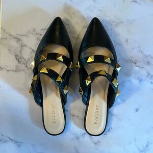 NEW Bamboo Black “Justify” Mule Gold Stud Pointed Toe Slip Ons. Shoe Size: 8 1/2